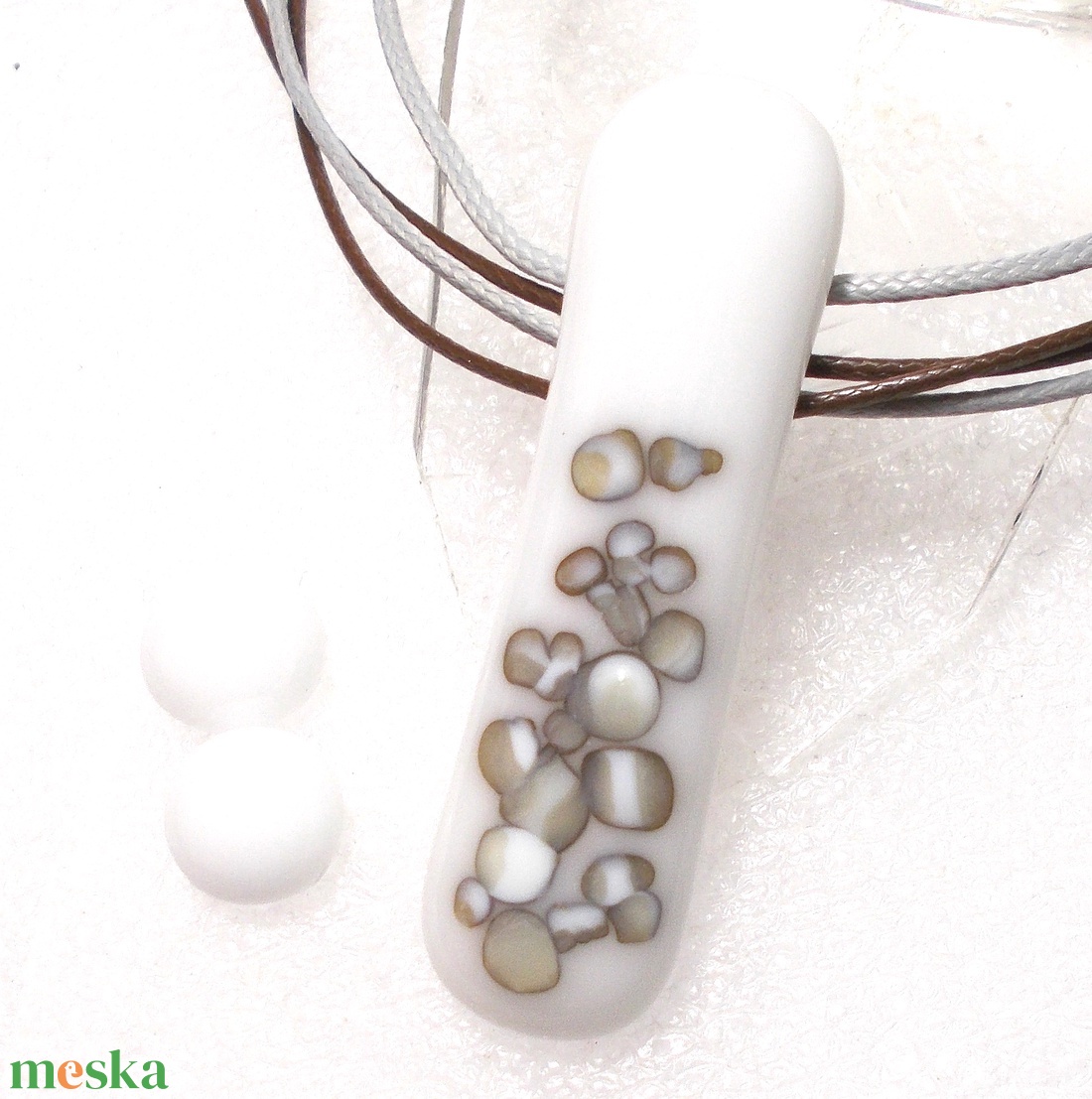 Fehér nyaklánc kavics mintával , ajándék ballagásra, névnapra, születésnapra. - ékszer - ékszerszett - Meska.hu