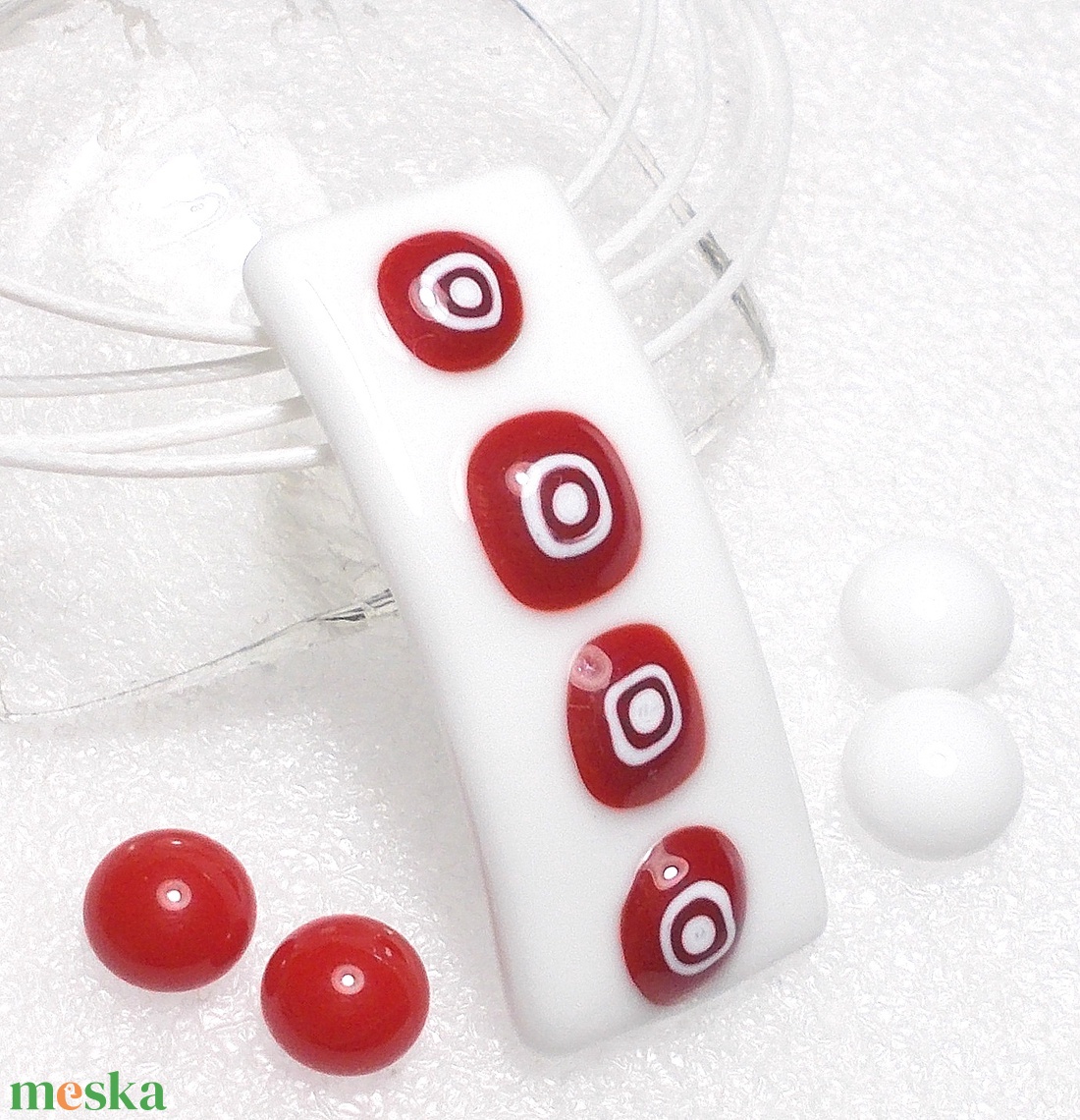 AKCIÓ! Piros-fehér nyaklánc és fülbevalók, ajándék névnapra, születésnapra. - ékszer - ékszerszett - Meska.hu