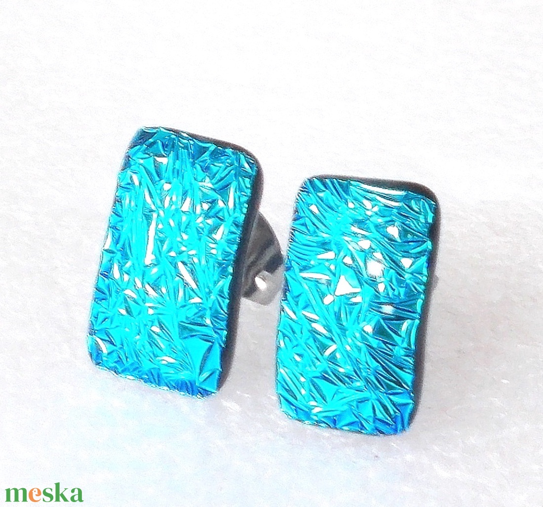 Orvosi fém! Kék szikrázás dichroic trendi stiftes fülbevaló, ajándék névnapra, születésnapra. - ékszer - fülbevaló - pötty fülbevaló - Meska.hu Orvosi fém! Kék szikrázás dichroic trendi stiftes fülbevaló, ajándék névnapra, születésnapra. - ékszer - fülbevaló - pötty fülbevaló - Meska.hu