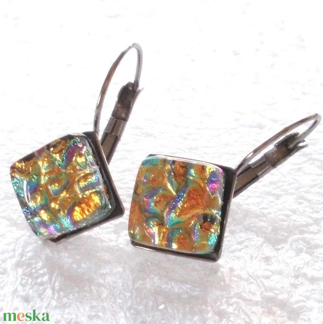 NEMESACÉL! Aranyló dichroic színek kapcsos fülbevaló, ajándék nőknek névnapra, születésnapra.  - ékszer - fülbevaló - lógó fülbevaló - Meska.hu