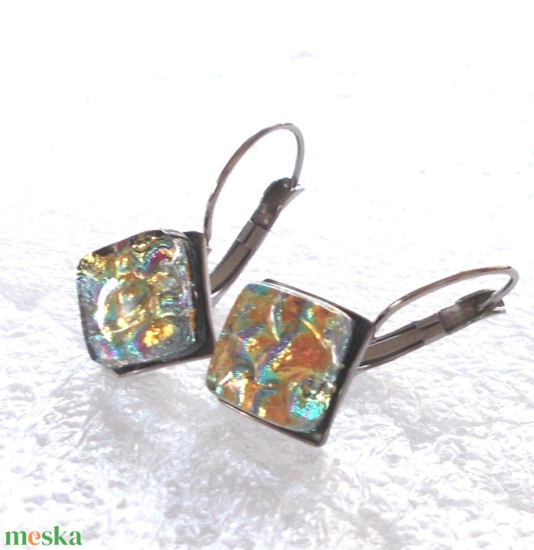 NEMESACÉL! Aranyló dichroic színek kapcsos fülbevaló, ajándék nőknek névnapra, születésnapra.  - ékszer - fülbevaló - lógó fülbevaló - Meska.hu