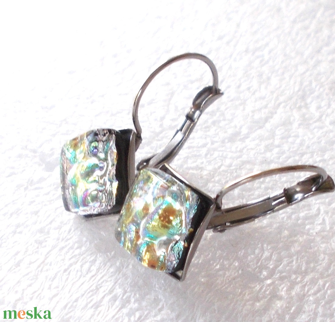 NEMESACÉL! Aranyló dichroic színek kapcsos fülbevaló, ajándék nőknek névnapra, születésnapra.  - ékszer - fülbevaló - lógó fülbevaló - Meska.hu