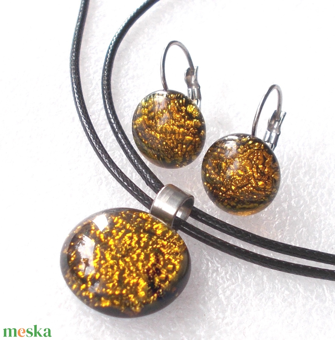 Aranyló fekete, kisméretű dichroic nyaklánc - ékszer - nyaklánc - medál - Meska.hu