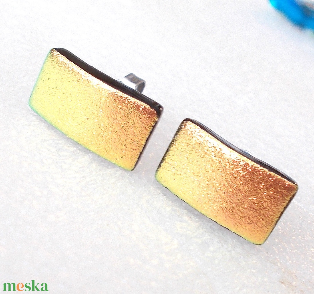 Orvosi fém! Arany-lazac dichroic trendi stiftes fülbevaló, ajándék névnapra, születésnapra. - ékszer - fülbevaló - pötty fülbevaló - Meska.hu Orvosi fém! Arany-lazac dichroic trendi stiftes fülbevaló, ajándék névnapra, születésnapra. - ékszer - fülbevaló - pötty fülbevaló - Meska.hu