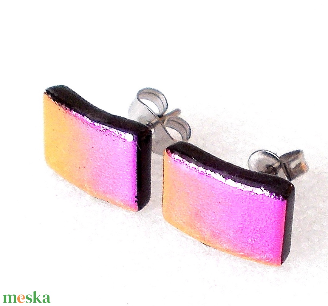 Orvosi fém! Arany-magenta dichroic trendi stiftes  fülbevaló, ajándék  névnapra, születésnapra. - ékszer - fülbevaló - pötty fülbevaló - Meska.hu