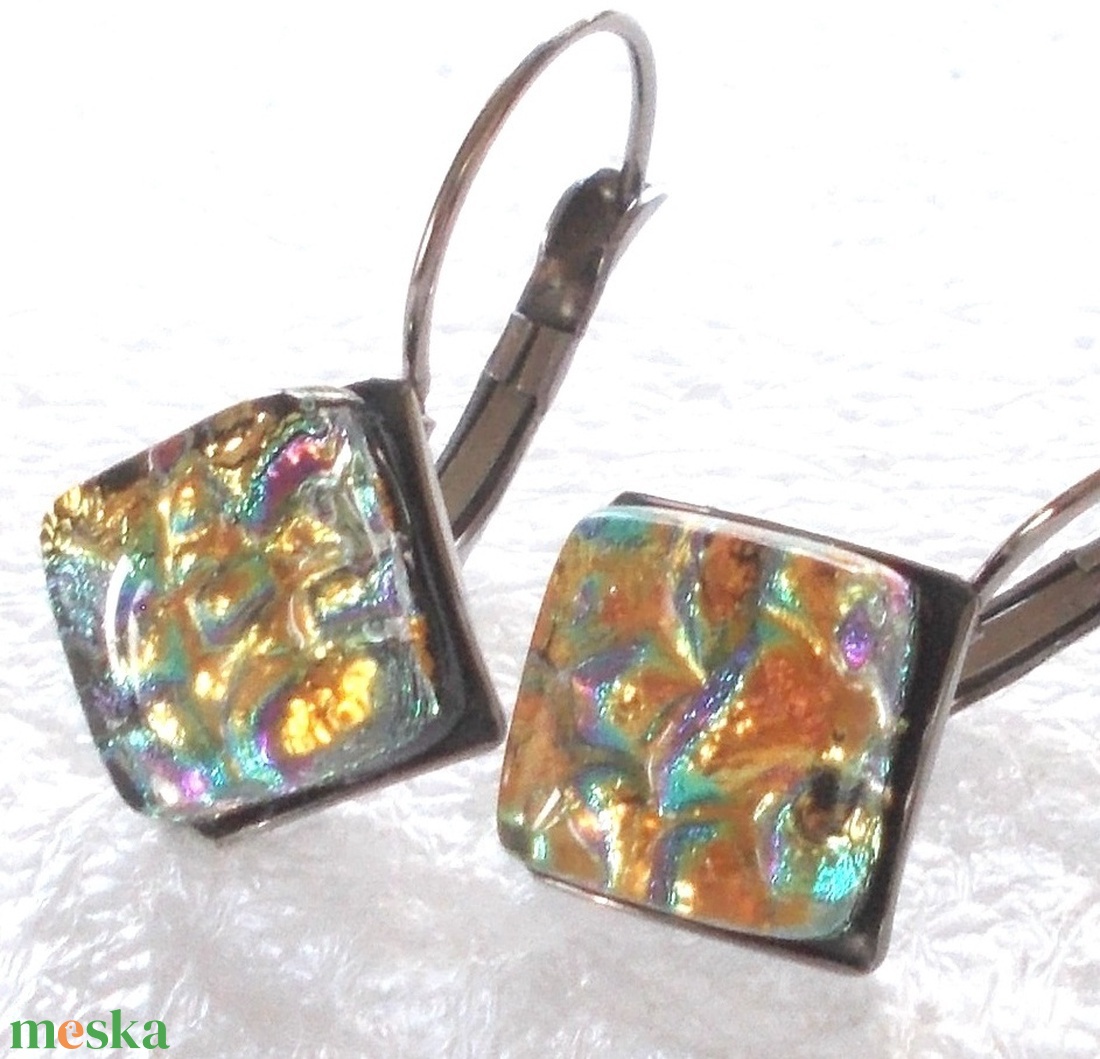 NEMESACÉL! Aranyló dichroic színek kapcsos fülbevaló, ajándék nőknek névnapra, születésnapra.  - ékszer - fülbevaló - lógó fülbevaló - Meska.hu