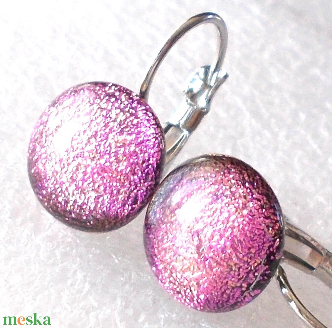 NEMESACÉL! Százszorszép dichroic fülbevaló, ajándék névnapra, születésnapra. - ékszer - fülbevaló - lógó fülbevaló - Meska.hu NEMESACÉL! Százszorszép dichroic fülbevaló, ajándék névnapra, születésnapra. - ékszer - fülbevaló - lógó fülbevaló - Meska.hu