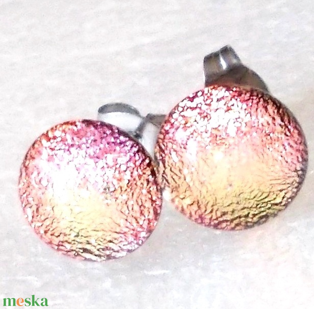 Százszorszép dichroic fülbevaló, ajándék névnapra, születésnapra. - ékszer - fülbevaló - pötty fülbevaló - Meska.hu Százszorszép dichroic fülbevaló, ajándék névnapra, születésnapra. - ékszer - fülbevaló - pötty fülbevaló - Meska.hu