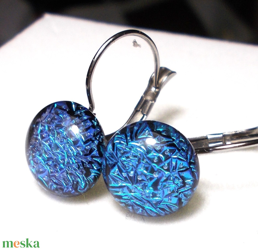 NEMESACÉL! Kék szikrázó dichroic kapcsos fülbevaló, ajándék nőknek névnapra, születésnapra. - ékszer - fülbevaló - lógó fülbevaló - Meska.hu NEMESACÉL! Kék szikrázó dichroic kapcsos fülbevaló, ajándék nőknek névnapra, születésnapra. - ékszer - fülbevaló - lógó fülbevaló - Meska.hu