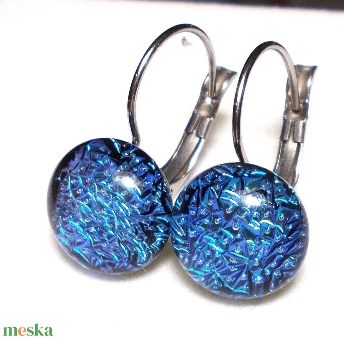 NEMESACÉL! Kék szikrázó dichroic kapcsos fülbevaló, ajándék nőknek névnapra, születésnapra. - ékszer - fülbevaló - lógó fülbevaló - Meska.hu NEMESACÉL! Kék szikrázó dichroic kapcsos fülbevaló, ajándék nőknek névnapra, születésnapra. - ékszer - fülbevaló - lógó fülbevaló - Meska.hu