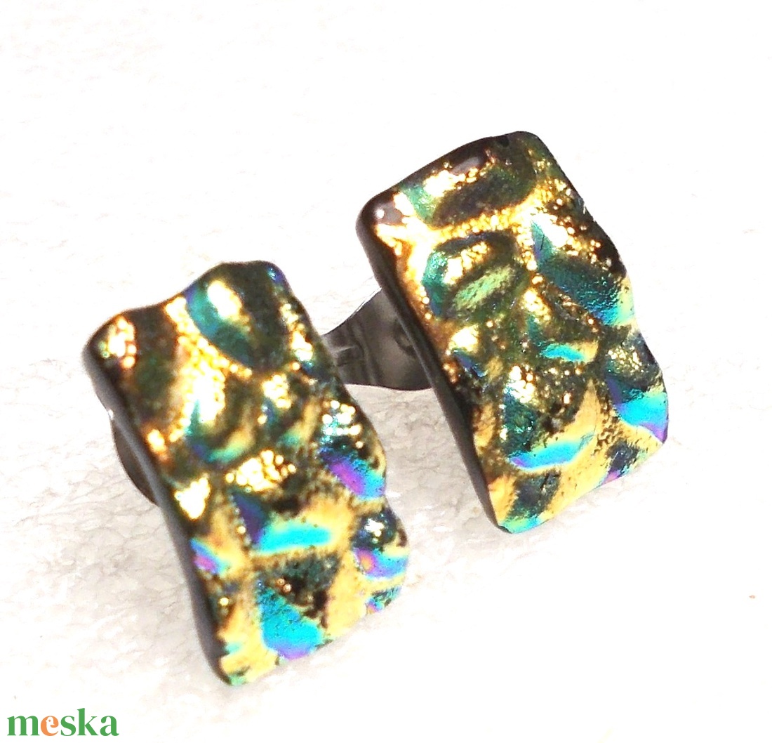 Orvosi fém! Aranyló színek dichroic trendi stiftes fülbevaló, ajándék névnapra, születésnapra. - ékszer - fülbevaló - pötty fülbevaló - Meska.hu Orvosi fém! Aranyló színek dichroic trendi stiftes fülbevaló, ajándék névnapra, születésnapra. - ékszer - fülbevaló - pötty fülbevaló - Meska.hu