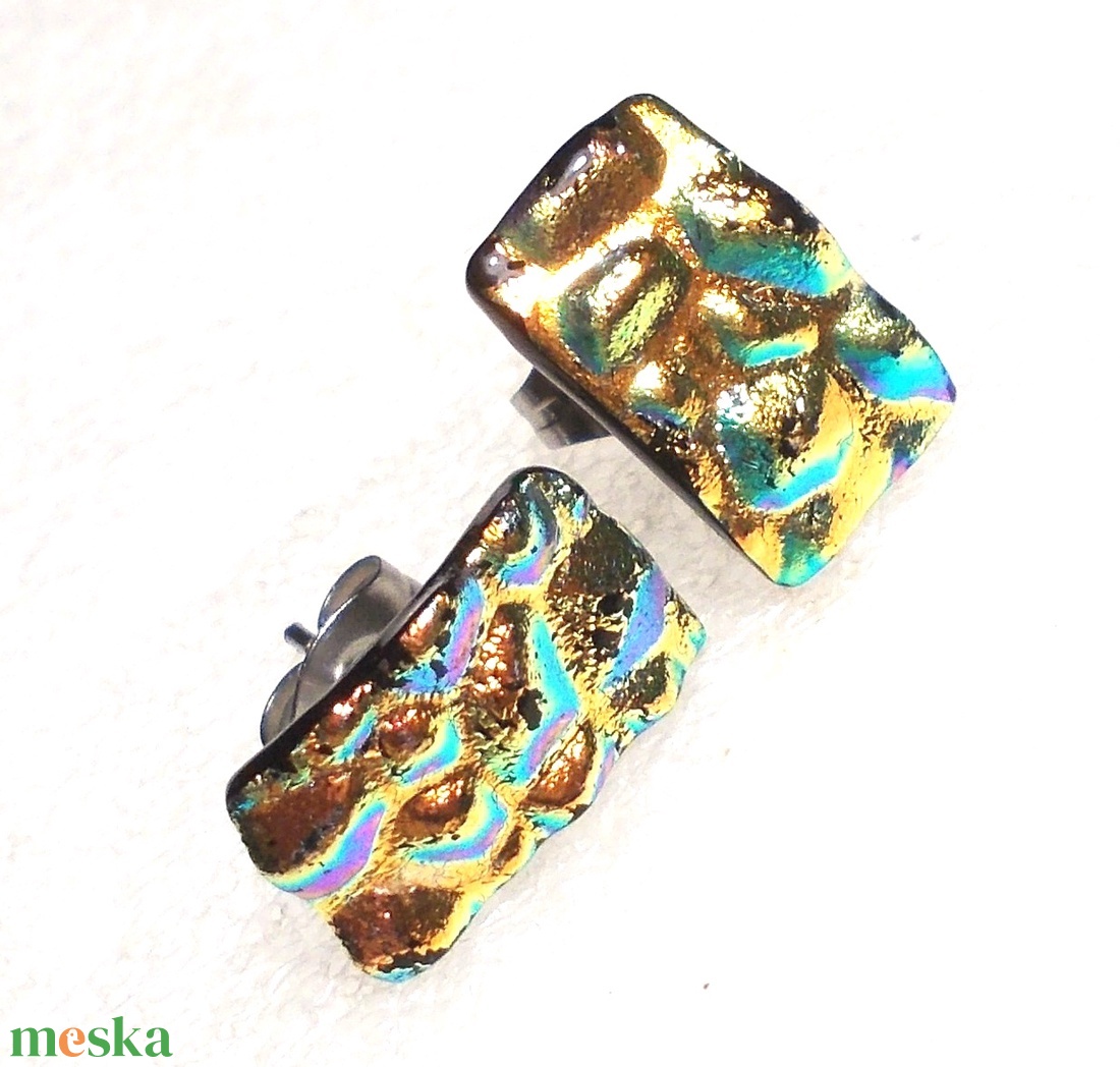 Orvosi fém! Aranyló színek dichroic trendi stiftes fülbevaló, ajándék névnapra, születésnapra. - ékszer - fülbevaló - pötty fülbevaló - Meska.hu Orvosi fém! Aranyló színek dichroic trendi stiftes fülbevaló, ajándék névnapra, születésnapra. - ékszer - fülbevaló - pötty fülbevaló - Meska.hu