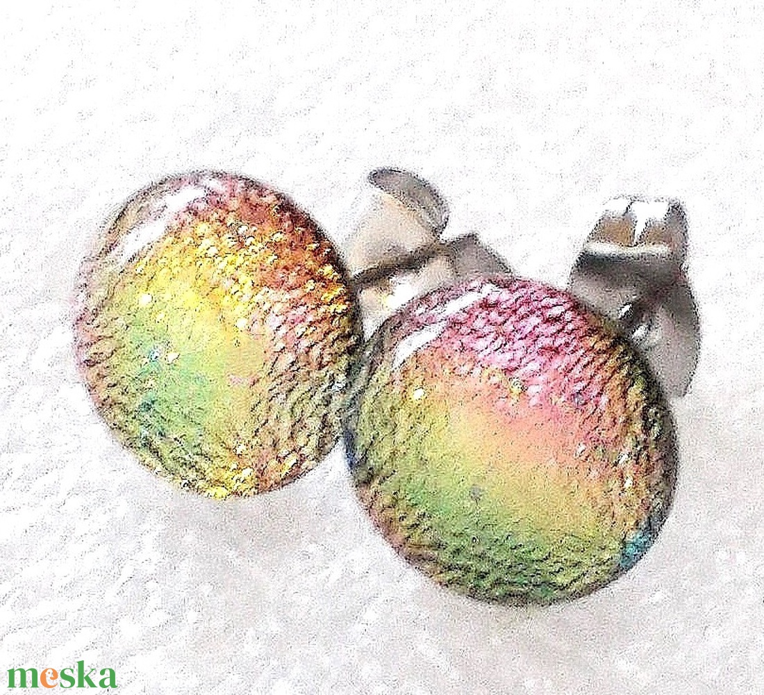 Százszorszép dichroic fülbevaló, ajándék névnapra, születésnapra. - ékszer - fülbevaló - pötty fülbevaló - Meska.hu Százszorszép dichroic fülbevaló, ajándék névnapra, születésnapra. - ékszer - fülbevaló - pötty fülbevaló - Meska.hu