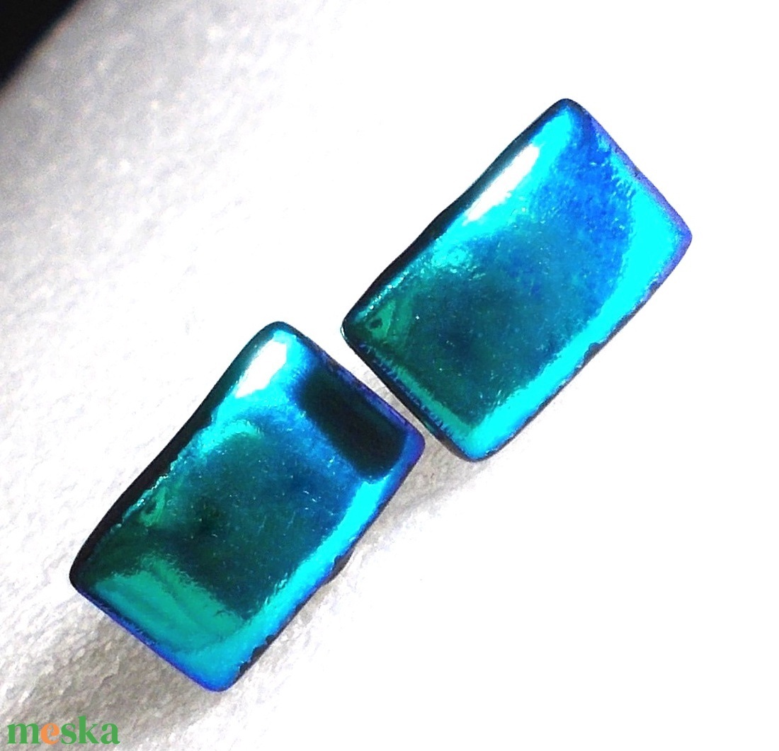Orvosi fém! Kék-zöld dichroic trendi stiftes fülbevaló, ajándék névnapra, születésnapra. - ékszer - fülbevaló - pötty fülbevaló - Meska.hu Orvosi fém! Kék-zöld dichroic trendi stiftes fülbevaló, ajándék névnapra, születésnapra. - ékszer - fülbevaló - pötty fülbevaló - Meska.hu