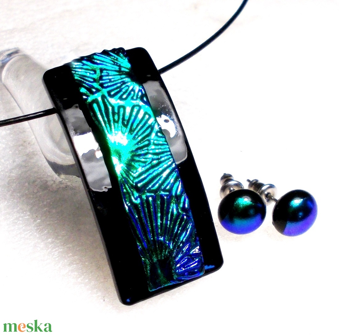 AKCIÓ! Kék- zöld csillagok, dichroic ékszerszett. - ékszer - ékszerszett - Meska.hu AKCIÓ! Kék- zöld csillagok, dichroic ékszerszett. - ékszer - ékszerszett - Meska.hu
