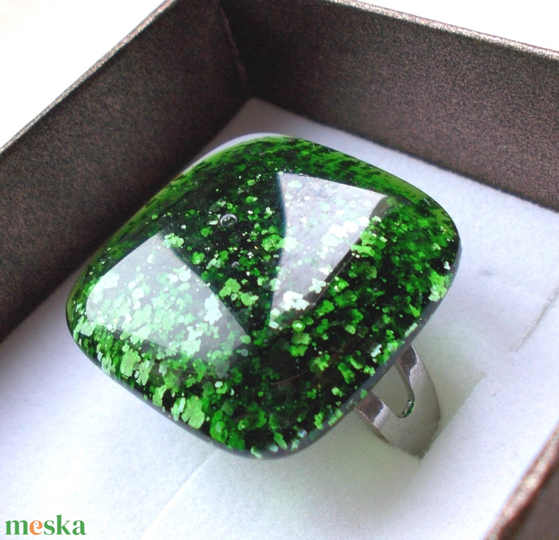 Szikrázó zöld aventurin gyűrű, üvegékszer ajándék névnapra, születésnapra. - ékszer - gyűrű - statement gyűrű - Meska.hu