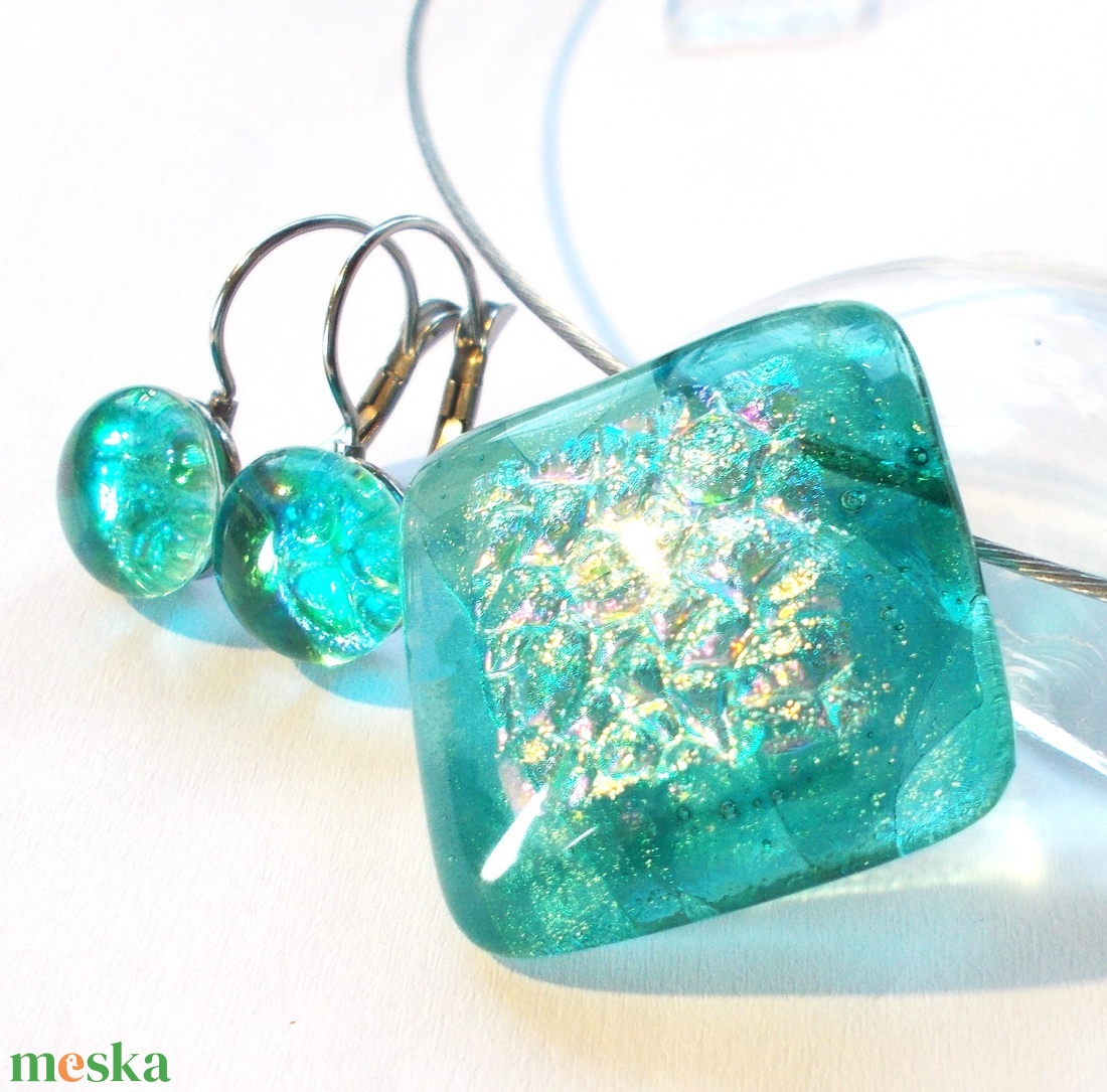 Türkiz fényjáték üvegékszer szett, ajándék névnapra, születésnapra. - ékszer - ékszerszett - Meska.hu