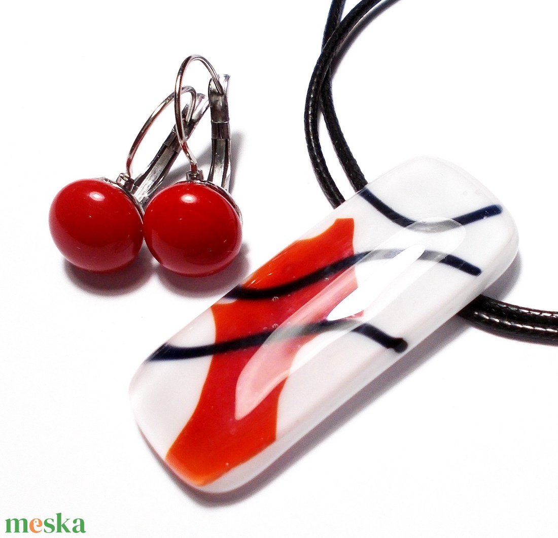 Piros-fehér ékszerszett, ajándék nőknek névnapra, születésnapra. - ékszer - ékszerszett - Meska.hu