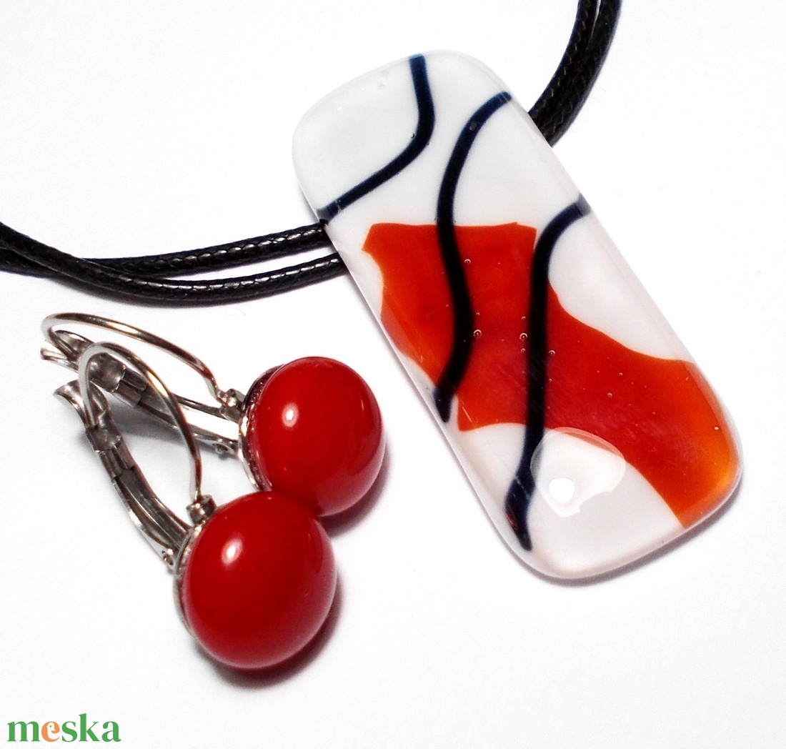 Piros-fehér ékszerszett, ajándék nőknek névnapra, születésnapra. - ékszer - ékszerszett - Meska.hu