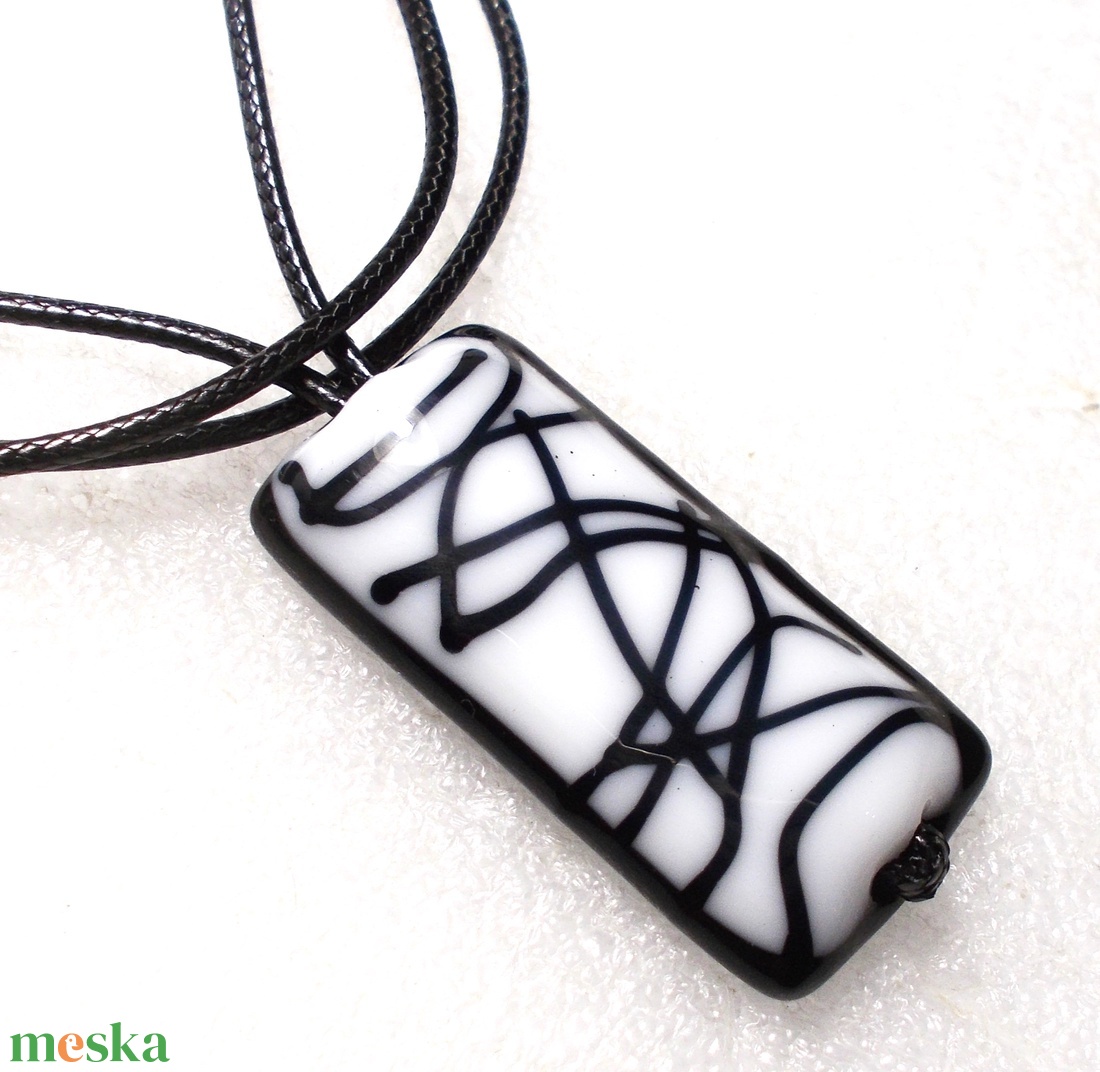 Fekete-fehér trendi ékszerszett, ajándék nőknek névnapra, születésnapra. - ékszer - ékszerszett - Meska.hu