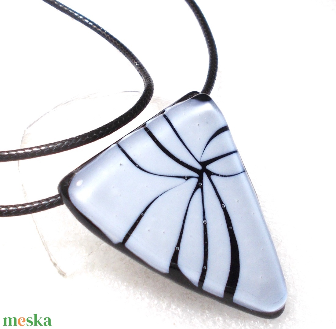 NEMESACÉL!   Fekete-fehér nyaklánc, ajándék névnapra, születésnapra. - ékszer - ékszerszett - Meska.hu