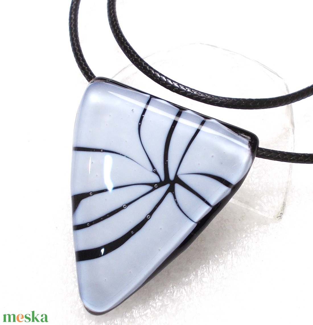 NEMESACÉL!   Fekete-fehér nyaklánc, ajándék névnapra, születésnapra. - ékszer - ékszerszett - Meska.hu