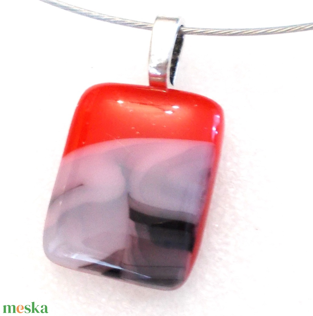 Fekete-fehér piros mintás nyaklánc, névnapra születésnapra. - ékszer - nyaklánc - medál - Meska.hu