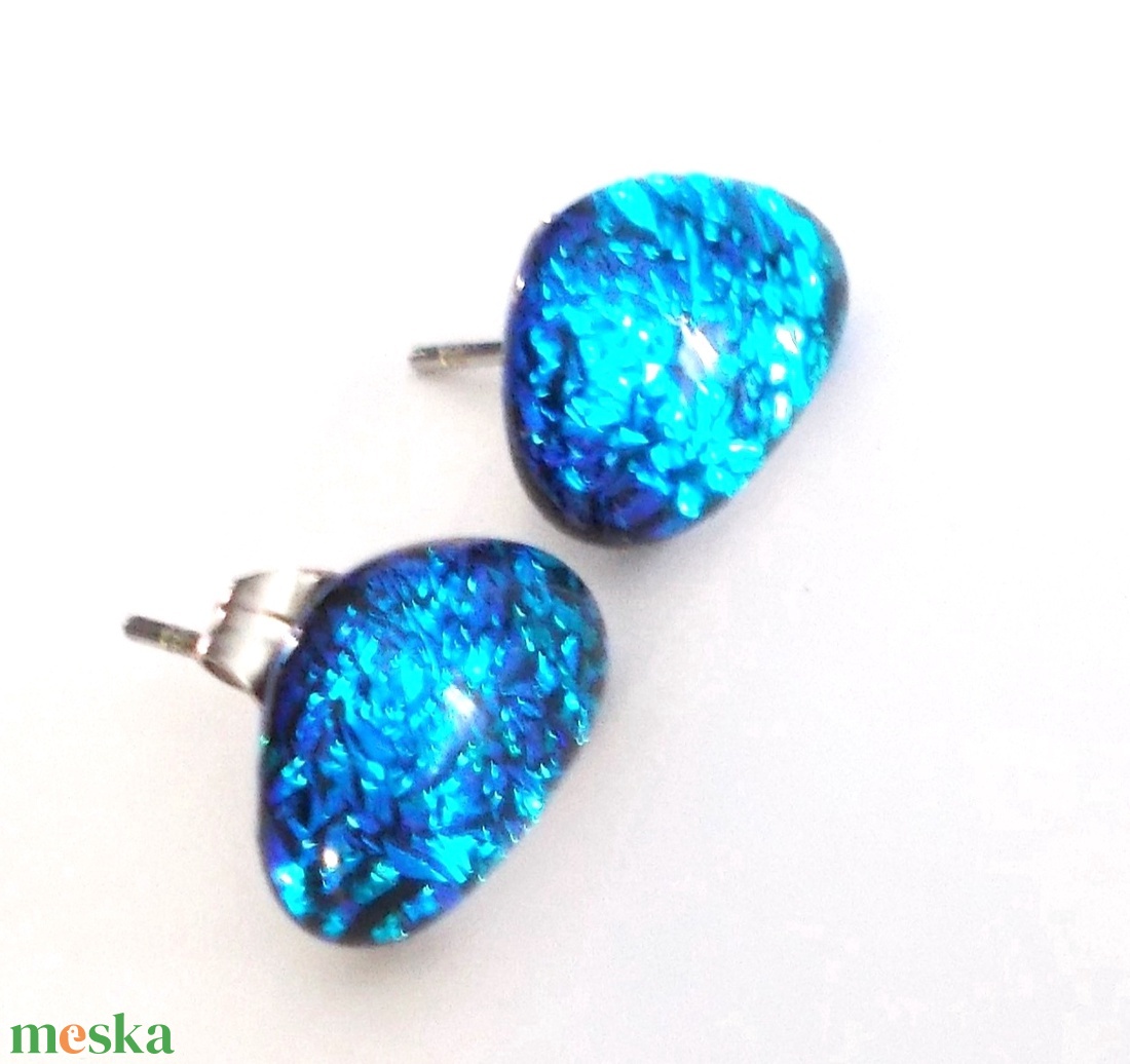Orvosi fém! Kék dichroic lencsi-kavics stiftes fülbevaló , ajándék névnapra, születésnapra. - ékszer - fülbevaló - pötty fülbevaló - Meska.hu Orvosi fém! Kék dichroic lencsi-kavics stiftes fülbevaló , ajándék névnapra, születésnapra. - ékszer - fülbevaló - pötty fülbevaló - Meska.hu