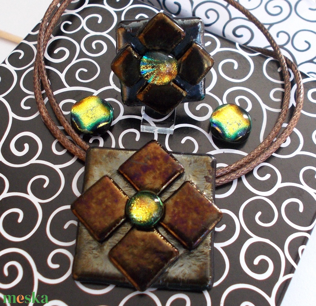 Virágzó csokoládé ékszerszett díszdobozban, ajándék névnapra születésnapra. - ékszer - nyaklánc - medál - Meska.hu