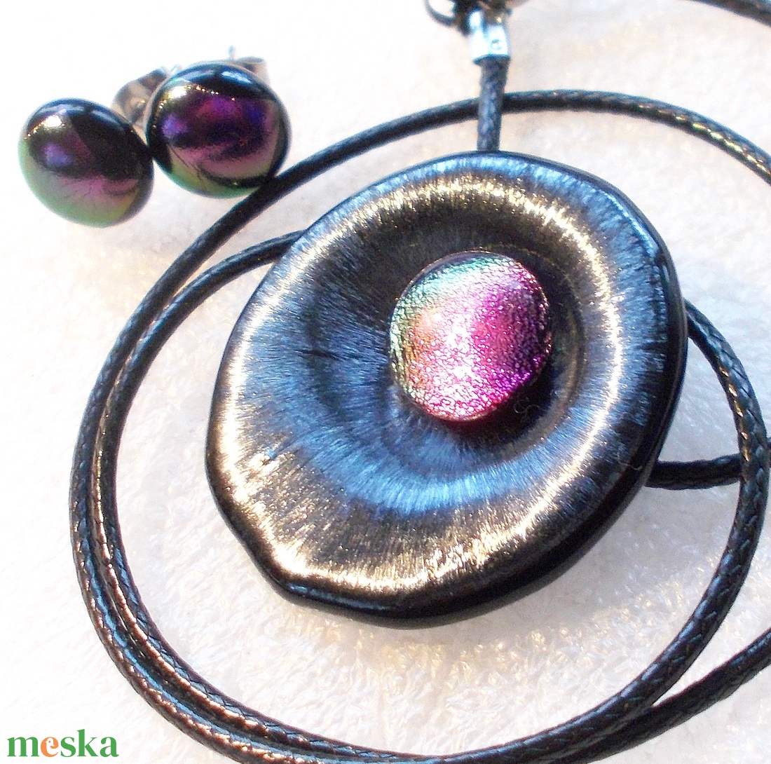 OVÁLIS! Gyöngykagyló dichroic ékszerszett , ajándék névnapra, születésnapra. - ékszer - ékszerszett - Meska.hu OVÁLIS! Gyöngykagyló dichroic ékszerszett , ajándék névnapra, születésnapra. - ékszer - ékszerszett - Meska.hu