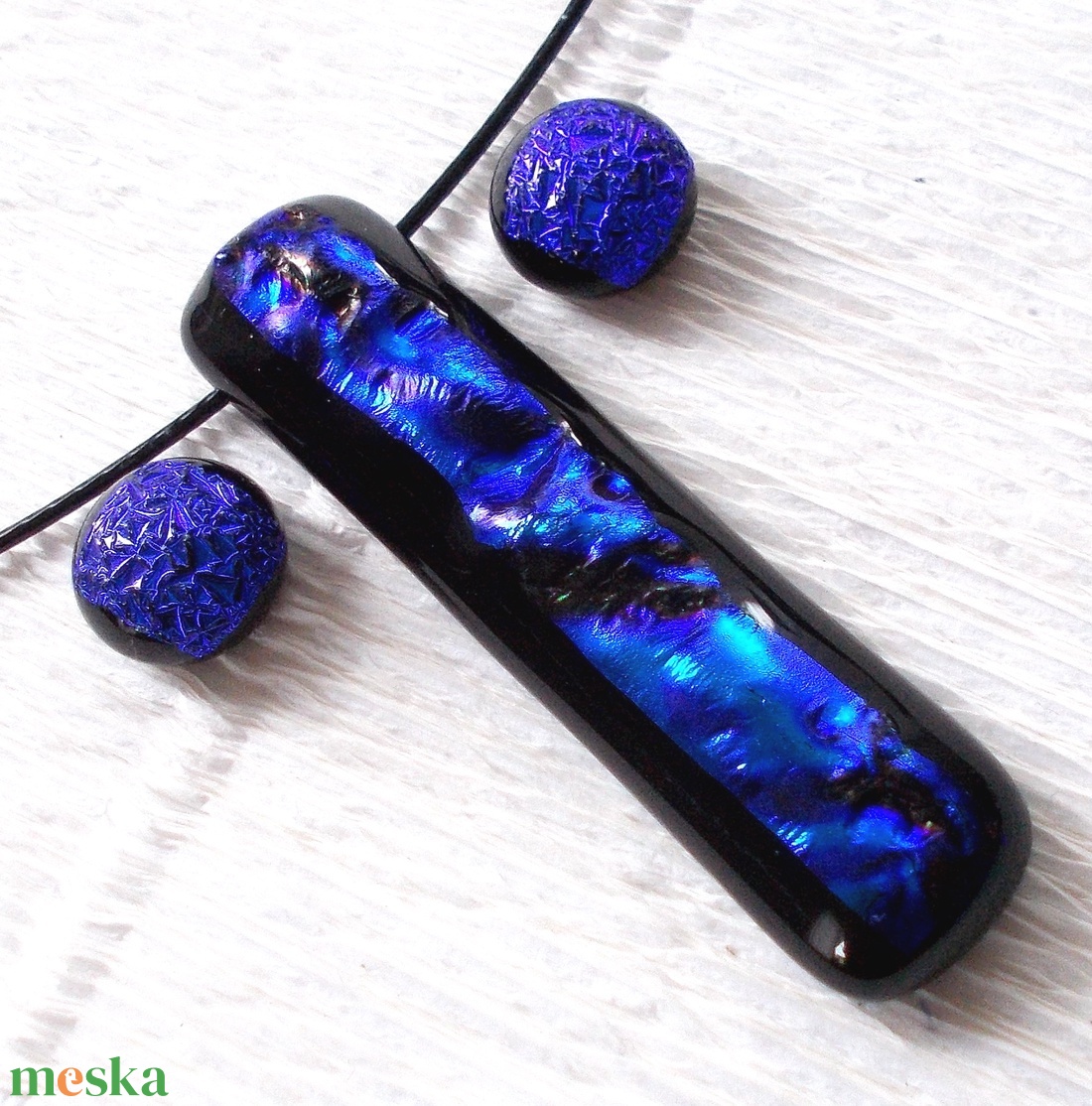AKCIÓ! Királykék ragyogás dichroic medál és fülbevaló, ajándék névnapra, születésnapra. - ékszer - ékszerszett - Meska.hu AKCIÓ! Királykék ragyogás dichroic medál és fülbevaló, ajándék névnapra, születésnapra. - ékszer - ékszerszett - Meska.hu