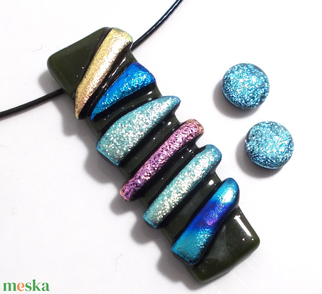 Dichroic mozaik ékszerszett, ajándék lányoknak szalagavatóra, ballagásra, születésnapra, névnapra. - ékszer - ékszerszett - Meska.hu Dichroic mozaik ékszerszett, ajándék lányoknak szalagavatóra, ballagásra, születésnapra, névnapra. - ékszer - ékszerszett - Meska.hu