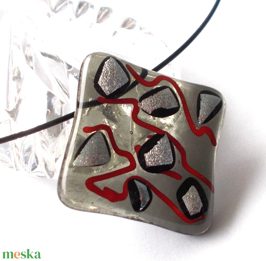 Szürke-ezüst mintás dichroic nyaklánc, ajándék névnapra, születésnapra. - ékszer - ékszerszett - Meska.hu Szürke-ezüst mintás dichroic nyaklánc, ajándék névnapra, születésnapra. - ékszer - ékszerszett - Meska.hu