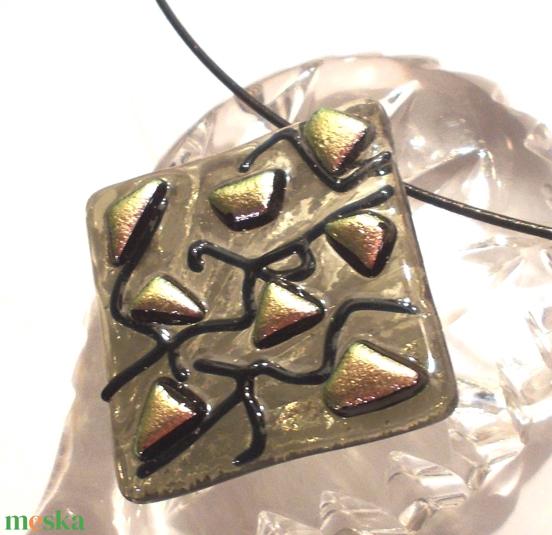 Szürkében pezsgő rózsafény dichroic nyaklánc, ajándék névnapra, születésnapra. - ékszer - ékszerszett - Meska.hu Szürkében pezsgő rózsafény dichroic nyaklánc, ajándék névnapra, születésnapra. - ékszer - ékszerszett - Meska.hu
