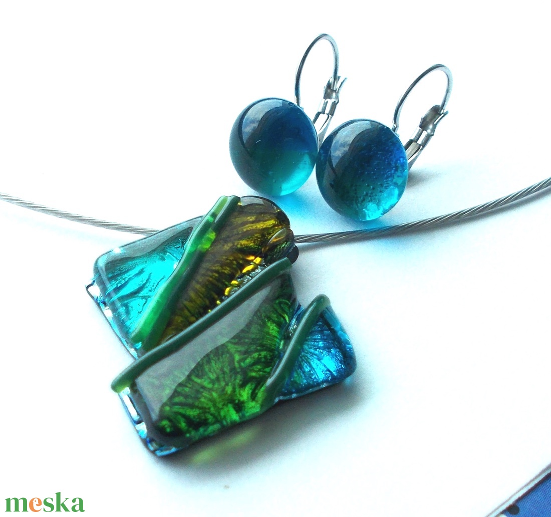 Kolibri dichroic mozaik ékszerszett, ballagásra, születésnapra, névnapra. - ékszer - ékszerszett - Meska.hu Kolibri dichroic mozaik ékszerszett, ballagásra, születésnapra, névnapra. - ékszer - ékszerszett - Meska.hu