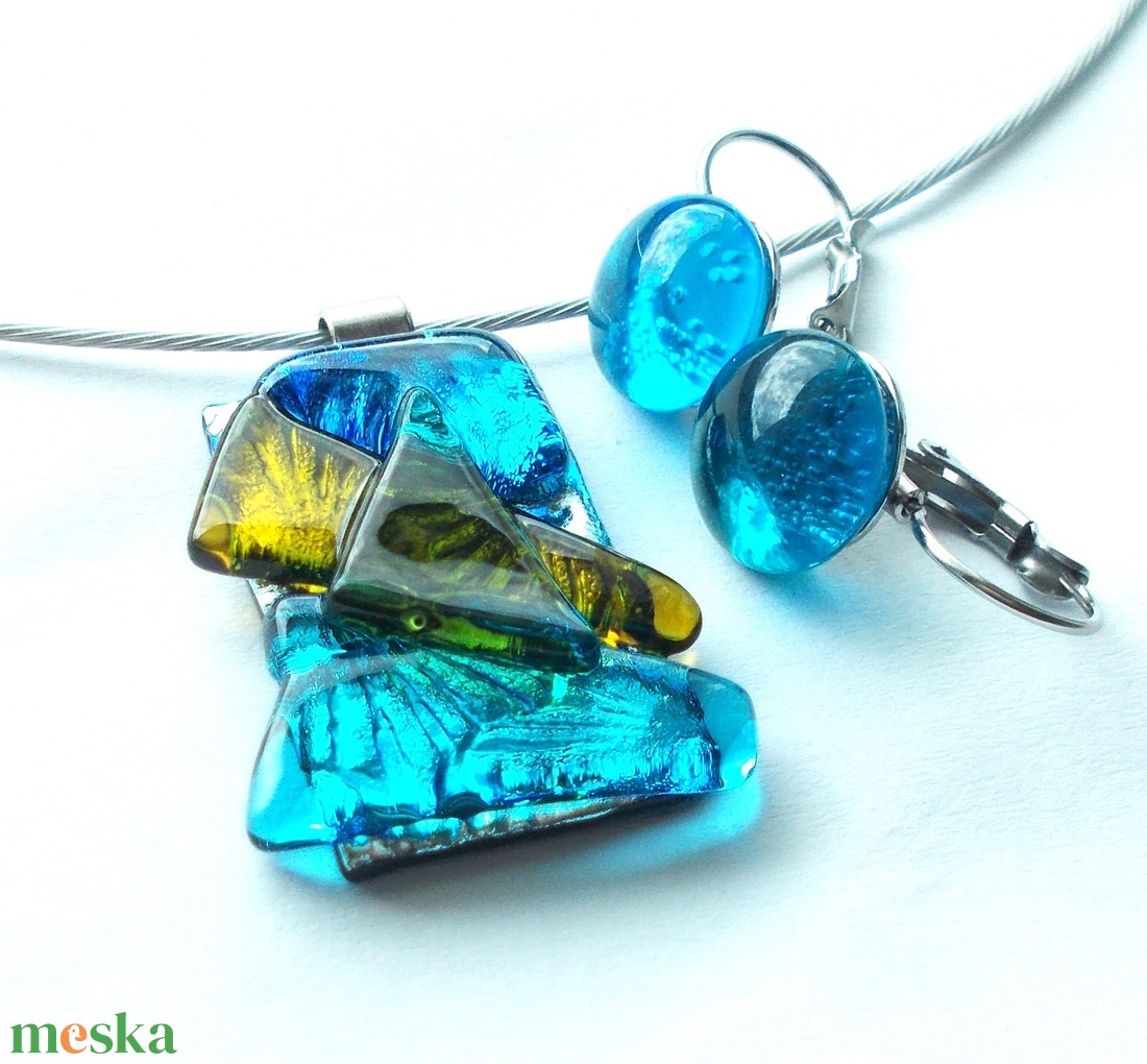 Szabálytalan dichroic mozaik ékszerszett, ballagásra, születésnapra, névnapra. - ékszer - ékszerszett - Meska.hu Szabálytalan dichroic mozaik ékszerszett, ballagásra, születésnapra, névnapra. - ékszer - ékszerszett - Meska.hu