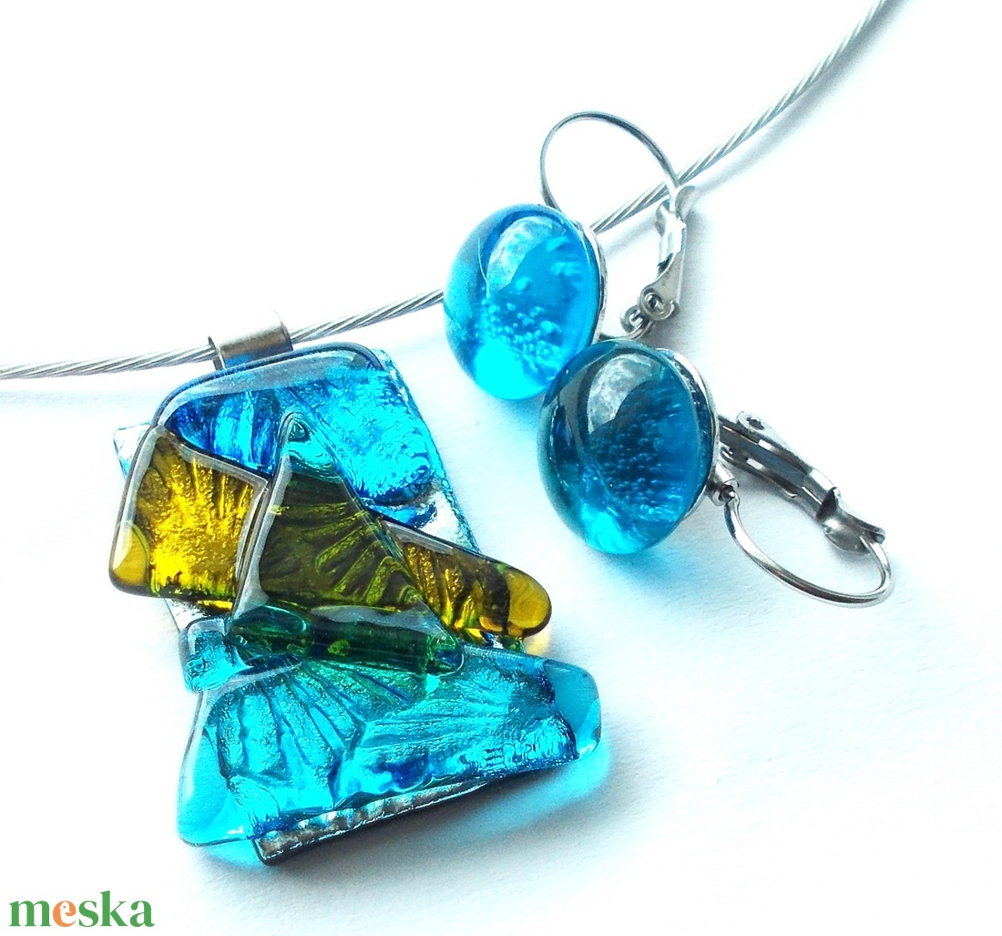 Szabálytalan dichroic mozaik ékszerszett, ballagásra, születésnapra, névnapra. - ékszer - ékszerszett - Meska.hu Szabálytalan dichroic mozaik ékszerszett, ballagásra, születésnapra, névnapra. - ékszer - ékszerszett - Meska.hu