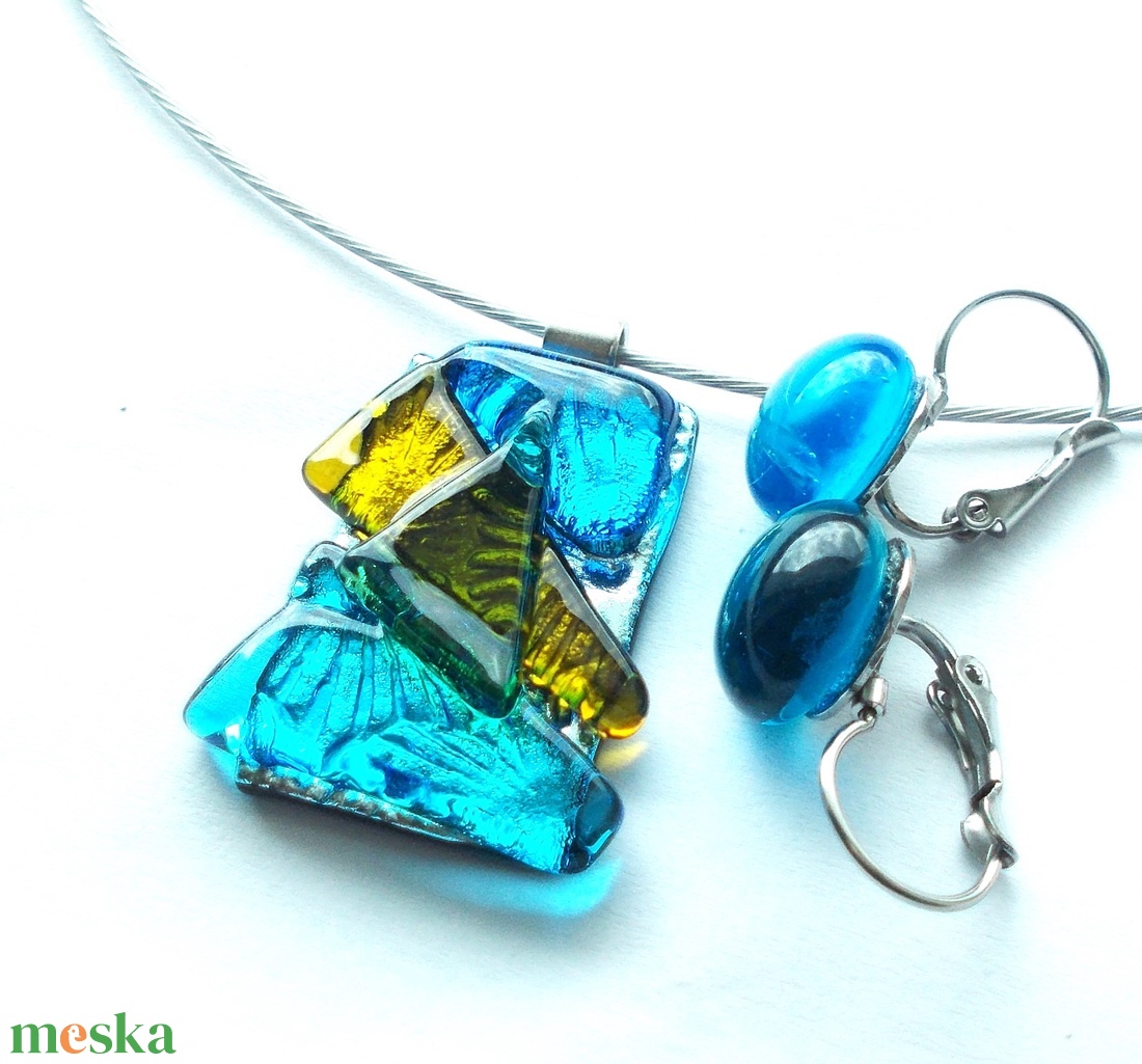 Szabálytalan dichroic mozaik ékszerszett, ballagásra, születésnapra, névnapra. - ékszer - ékszerszett - Meska.hu Szabálytalan dichroic mozaik ékszerszett, ballagásra, születésnapra, névnapra. - ékszer - ékszerszett - Meska.hu