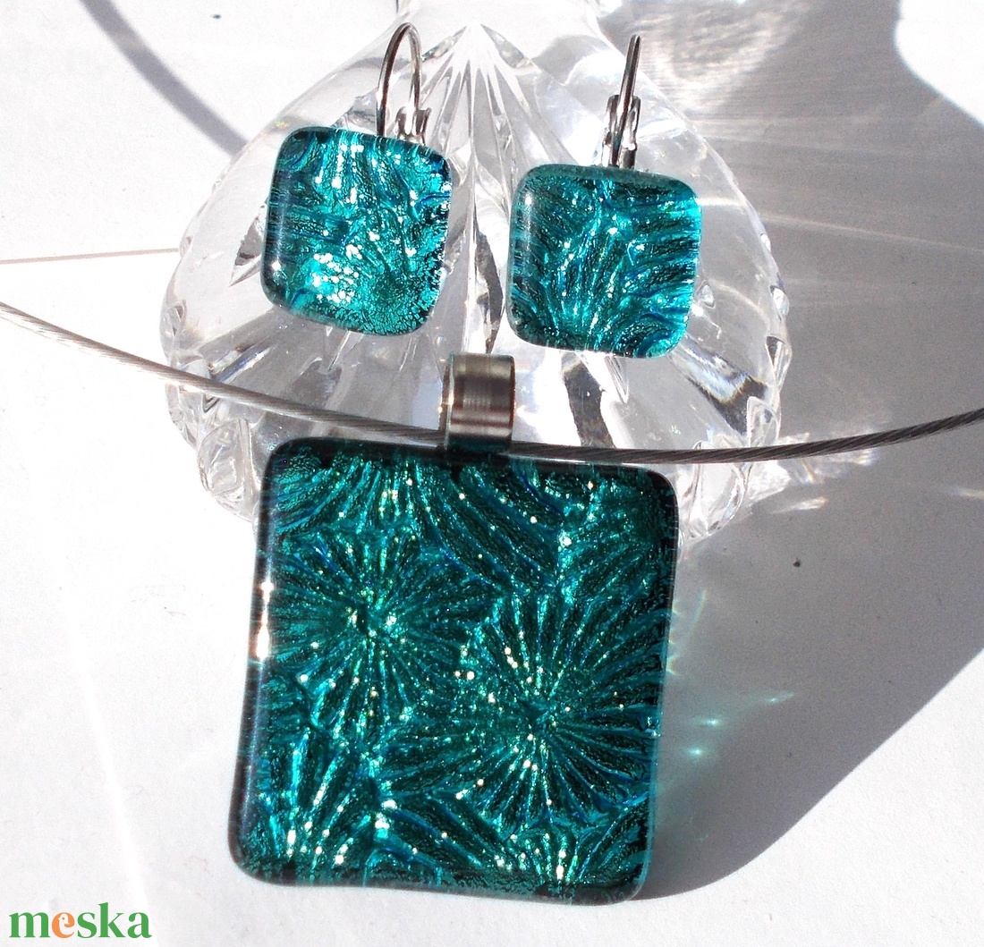 NEMESACÉL! Türkiz csillagok, dichroic ékszerszett. - ékszer - ékszerszett - Meska.hu NEMESACÉL! Türkiz csillagok, dichroic ékszerszett. - ékszer - ékszerszett - Meska.hu