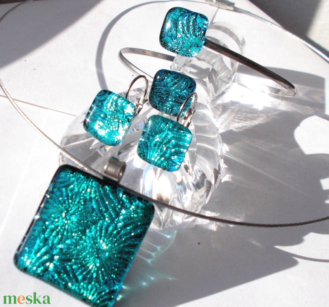 NEMESACÉL! Türkiz csillagok, dichroic ékszerszett. - ékszer - ékszerszett - Meska.hu NEMESACÉL! Türkiz csillagok, dichroic ékszerszett. - ékszer - ékszerszett - Meska.hu