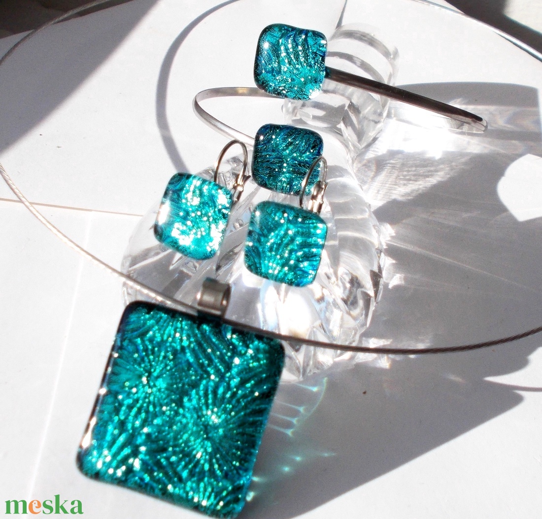 NEMESACÉL! Türkiz csillagok, dichroic ékszerszett. - ékszer - ékszerszett - Meska.hu NEMESACÉL! Türkiz csillagok, dichroic ékszerszett. - ékszer - ékszerszett - Meska.hu