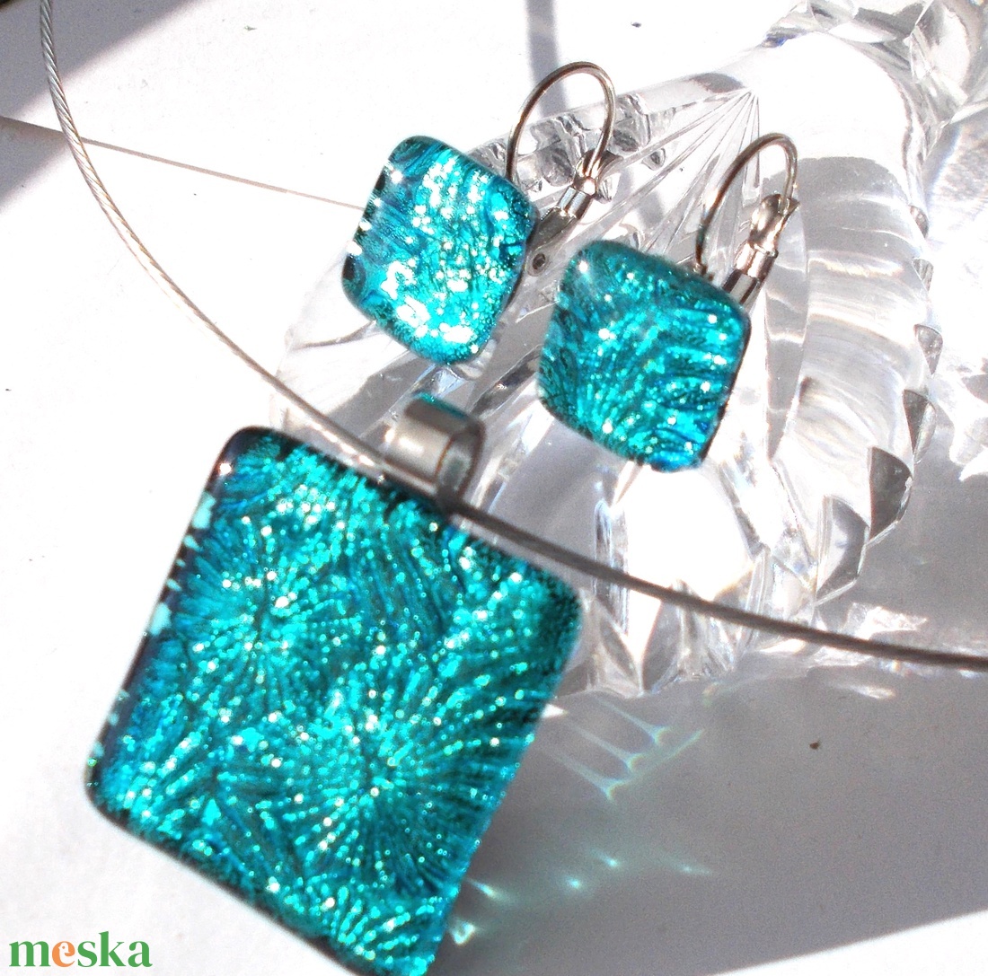 NEMESACÉL! Smaragd türkiz csillagok, dichroic ékszerszett. - ékszer - ékszerszett - Meska.hu NEMESACÉL! Smaragd türkiz csillagok, dichroic ékszerszett. - ékszer - ékszerszett - Meska.hu