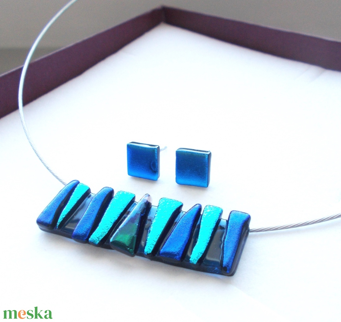 Szabálytalan dichroic mozaik nyaklánc, ballagásra, születésnapra, névnapra. - ékszer - ékszerszett - Meska.hu Szabálytalan dichroic mozaik nyaklánc, ballagásra, születésnapra, névnapra. - ékszer - ékszerszett - Meska.hu