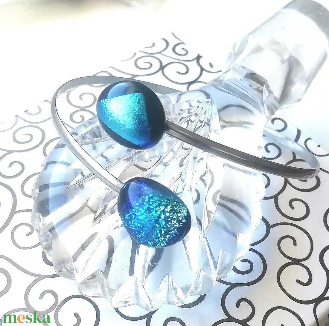 AKCIÓ! NEMESACÉL! Ezüstkék kavicsok dichroic ékszerszett. - ékszer - ékszerszett - Meska.hu AKCIÓ! NEMESACÉL! Ezüstkék kavicsok dichroic ékszerszett. - ékszer - ékszerszett - Meska.hu