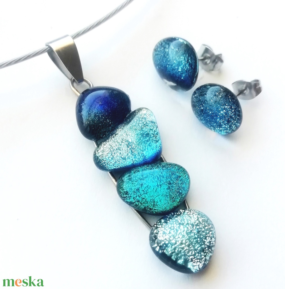 AKCIÓ! NEMESACÉL! Kék kavicsok dichroic ékszerszett. - ékszer - ékszerszett - Meska.hu AKCIÓ! NEMESACÉL! Kék kavicsok dichroic ékszerszett. - ékszer - ékszerszett - Meska.hu