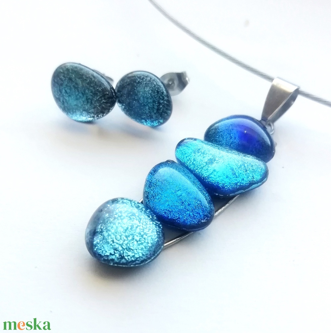AKCIÓ! NEMESACÉL! Kék kavicsok dichroic ékszerszett. - ékszer - ékszerszett - Meska.hu AKCIÓ! NEMESACÉL! Kék kavicsok dichroic ékszerszett. - ékszer - ékszerszett - Meska.hu