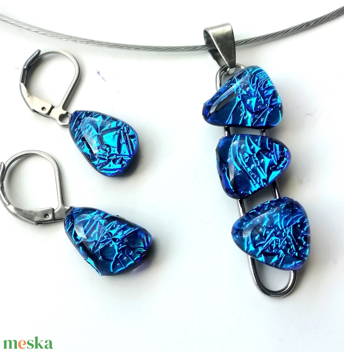 AKCIÓ! NEMESACÉL! Kék-türkiz kavicsok dichroic ékszerszett. - ékszer - ékszerszett - Meska.hu AKCIÓ! NEMESACÉL! Kék-türkiz kavicsok dichroic ékszerszett. - ékszer - ékszerszett - Meska.hu