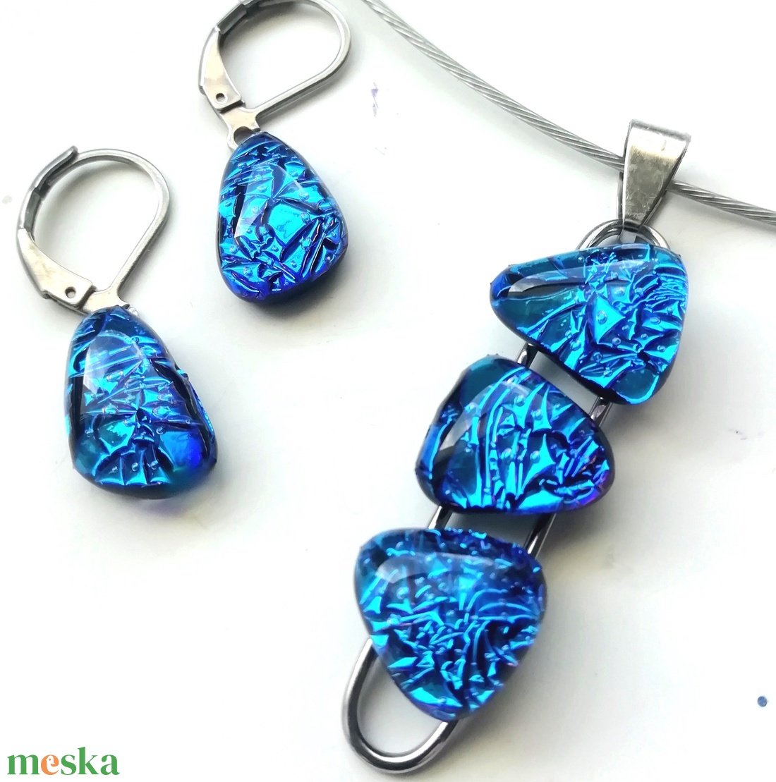 AKCIÓ! NEMESACÉL! Kék-türkiz kavicsok dichroic ékszerszett. - ékszer - ékszerszett - Meska.hu AKCIÓ! NEMESACÉL! Kék-türkiz kavicsok dichroic ékszerszett. - ékszer - ékszerszett - Meska.hu