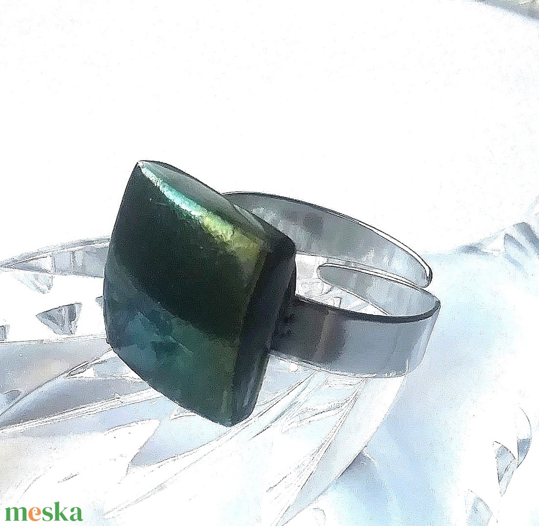 NEMESACÉL! Bronzos moha dichroic nyaklánc. - ékszer - ékszerszett - Meska.hu NEMESACÉL! Bronzos moha dichroic nyaklánc. - ékszer - ékszerszett - Meska.hu