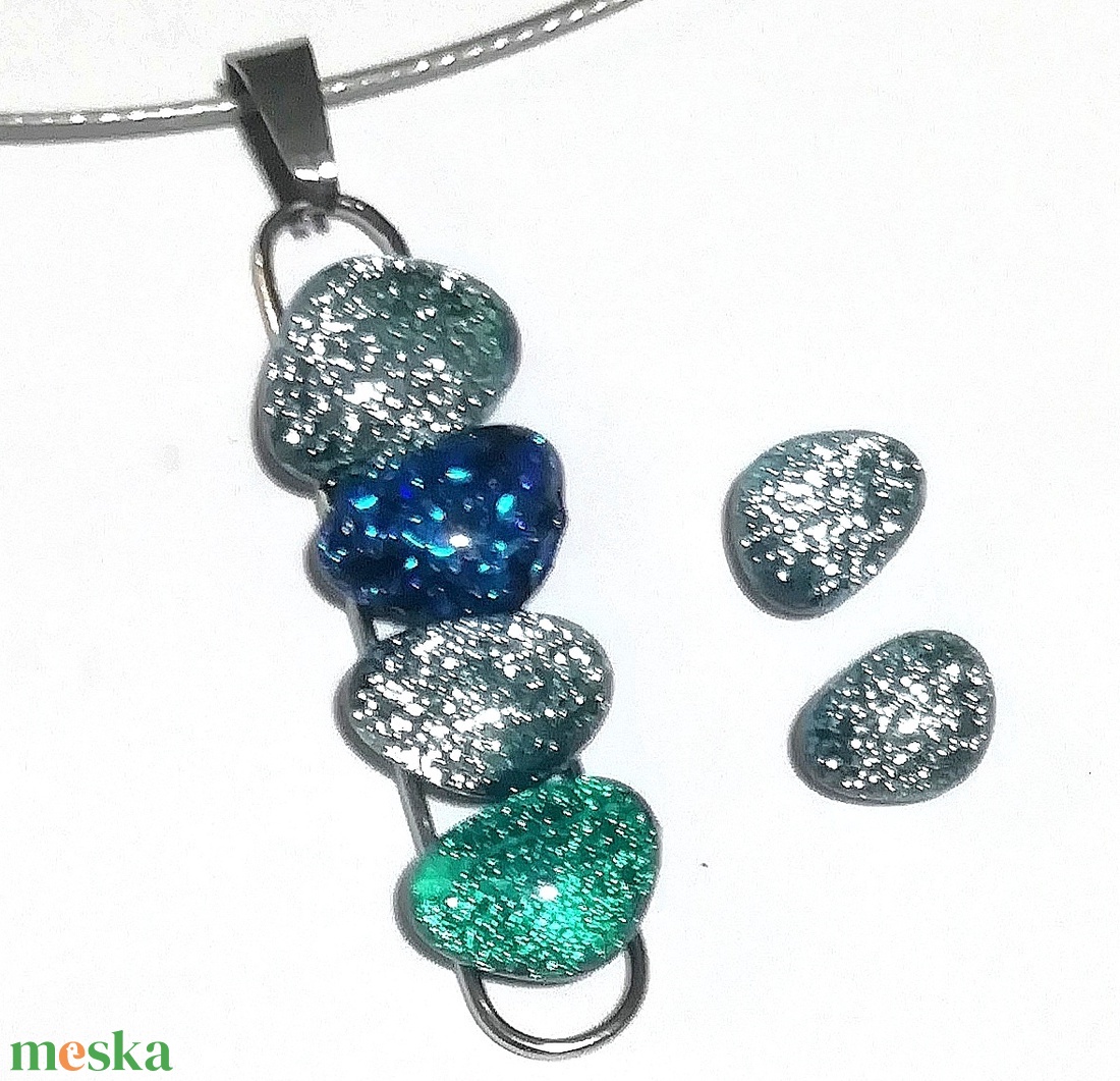 AKCIÓ! NEMESACÉL! Kék- -ezüst kavicsok dichroic ékszerszett. - ékszer - ékszerszett - Meska.hu AKCIÓ! NEMESACÉL! Kék- -ezüst kavicsok dichroic ékszerszett. - ékszer - ékszerszett - Meska.hu